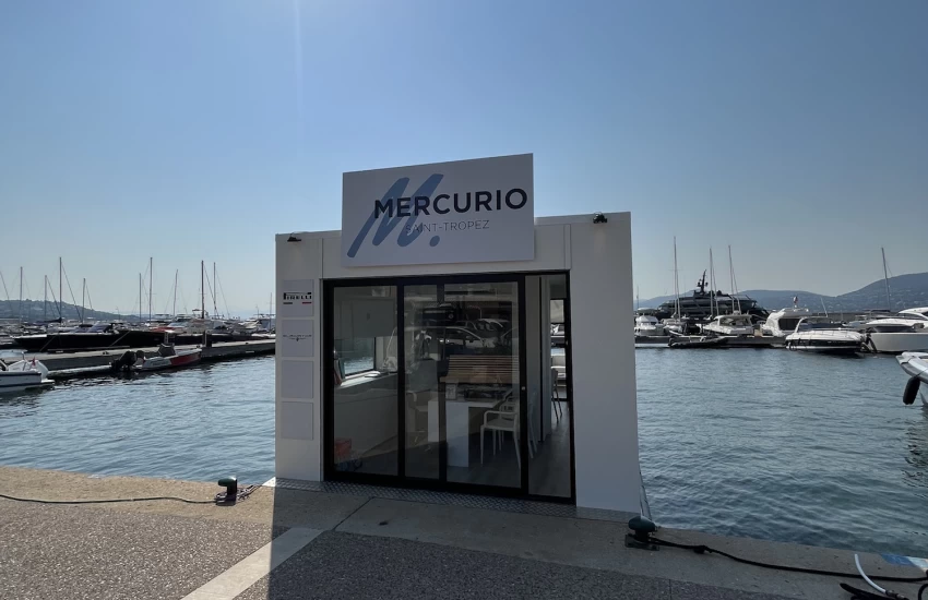 Nouveau bureau d'accueil sur le port de Saint-Tropez